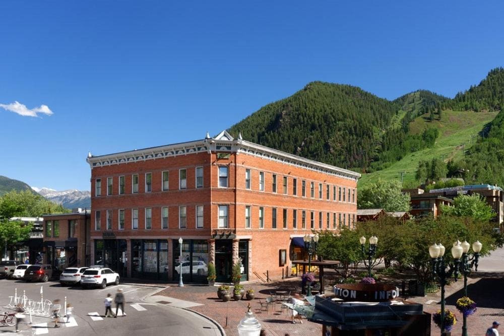 Independence Square Hotel Aspen - Main view
