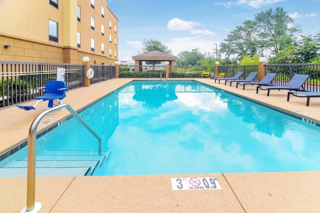Hampton Inn Foley - View 3