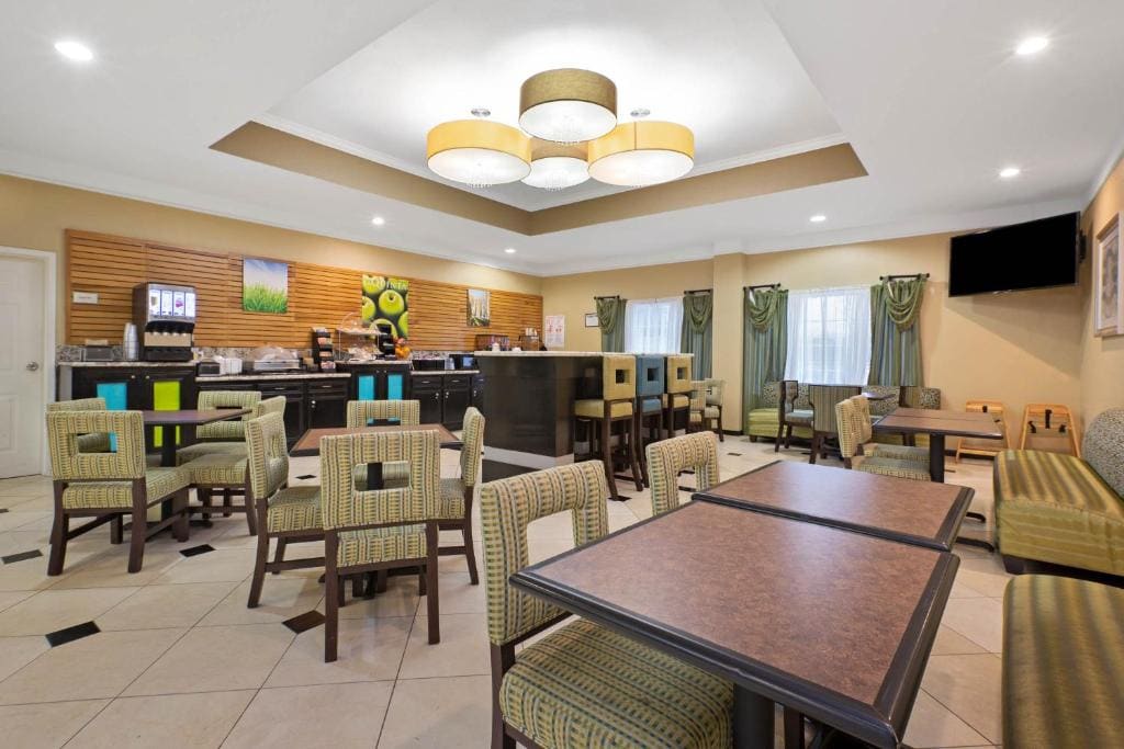 La Quinta by Wyndham Pearland - View 3