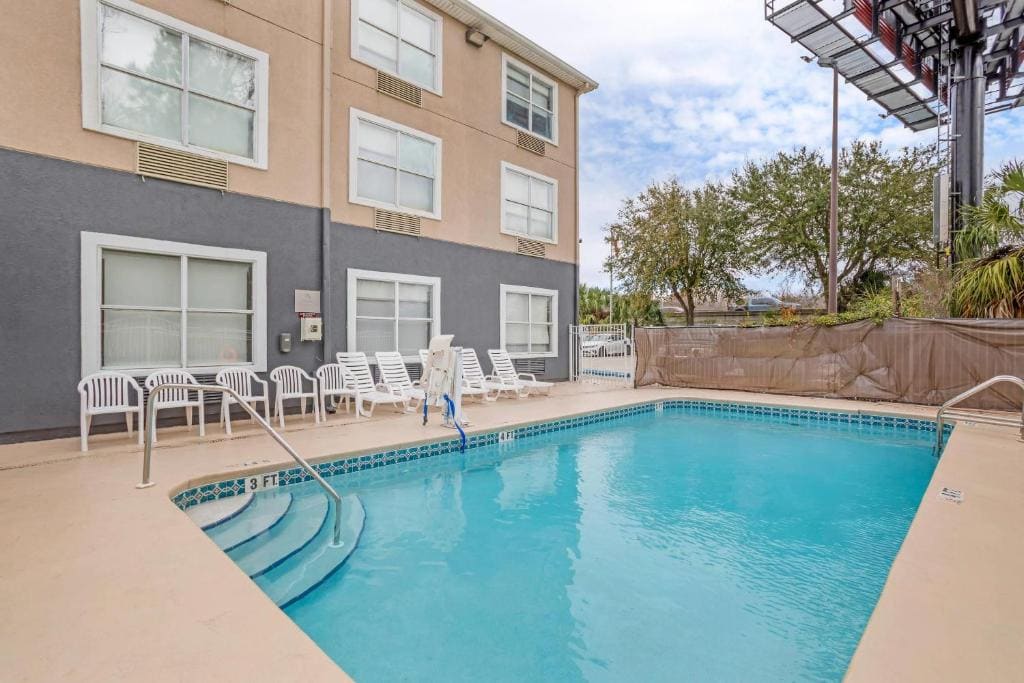 Country Inn & Suites by Radisson, Jacksonville - Orange Park - View 3