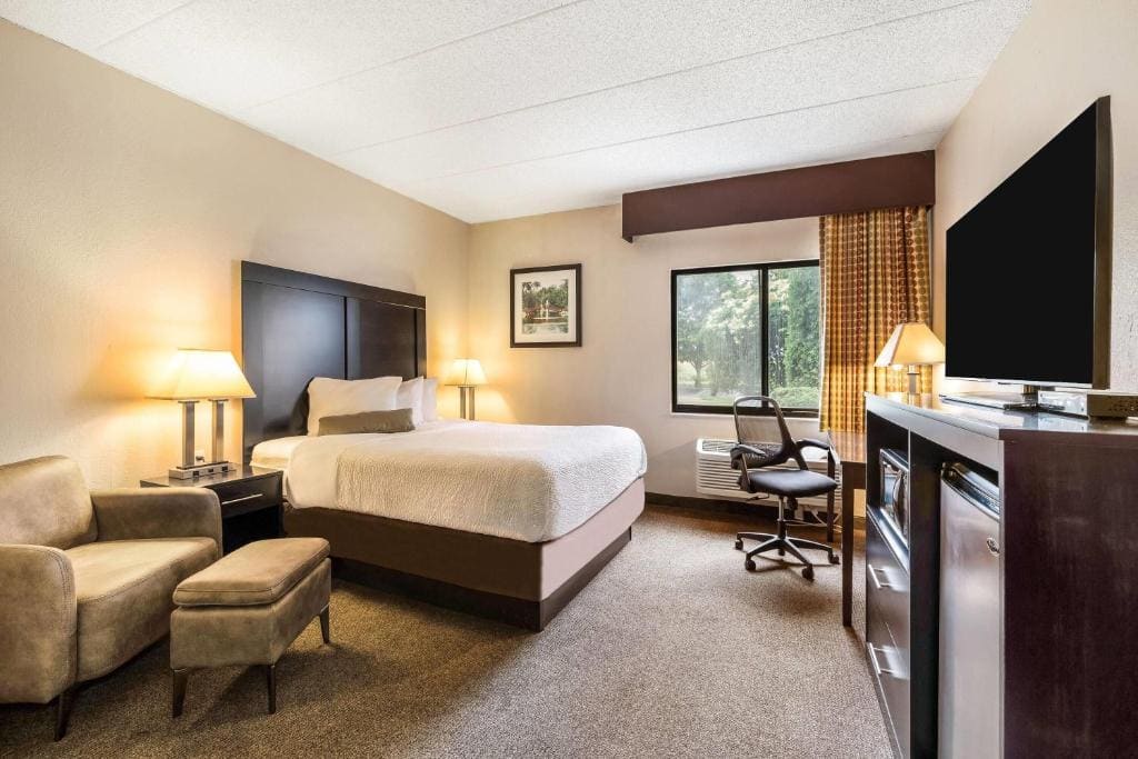 Baymont by Wyndham Janesville - View 6