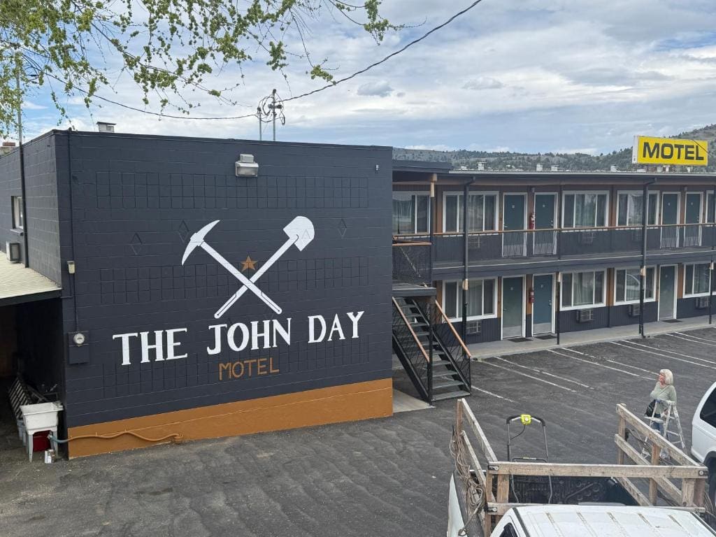 John Day Motel - Main view