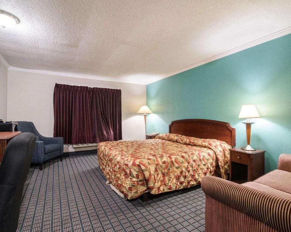 Rodeway Inn Syracuse Carrier Circle - View 6