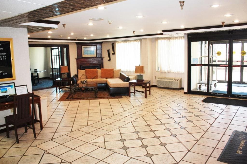 Baymont by Wyndham Jonesboro - View 3