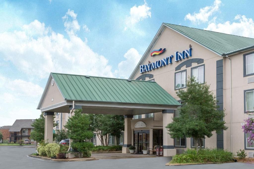 Baymont by Wyndham Jonesboro - Main view