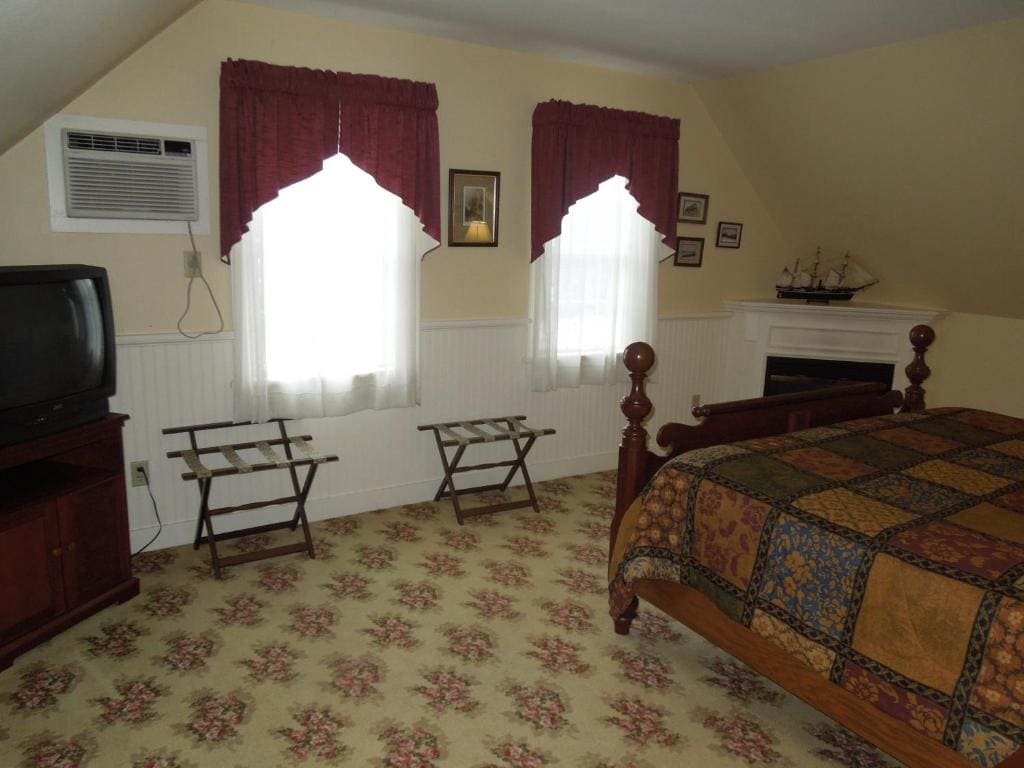 Kearsarge Inn - View 6