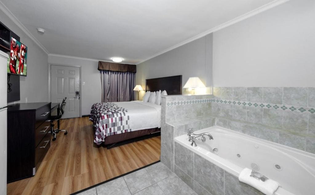 Red Roof Inn Arlington - Entertainment District - View 2