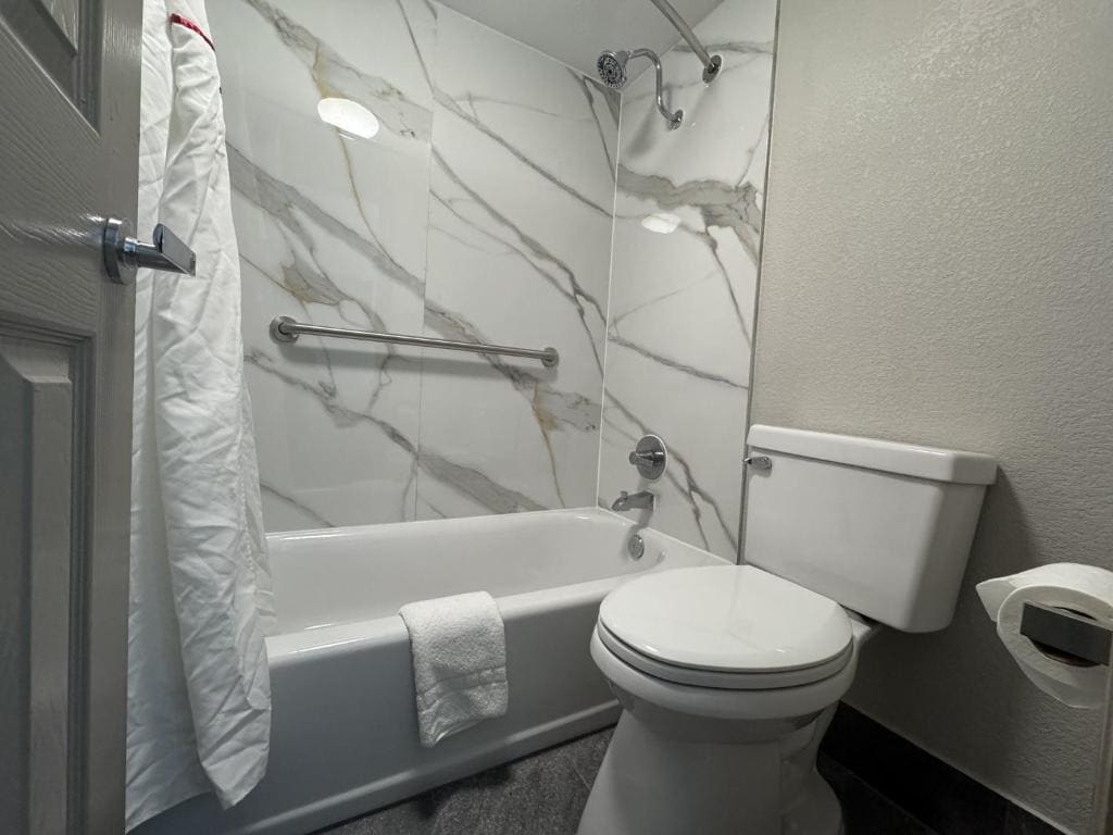 Red Roof Inn Arlington - Entertainment District - View 5