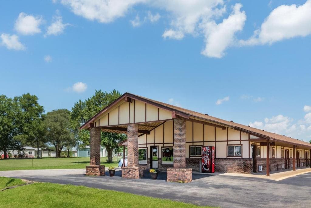 Americas Best Value Inn Chanute - Main view