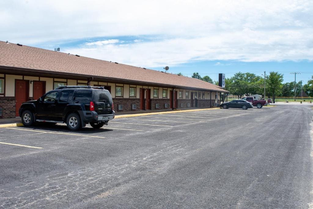 Americas Best Value Inn Chanute - View 4