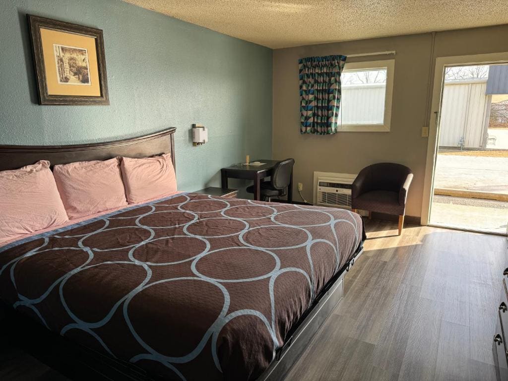 Kansas Inn - View 2