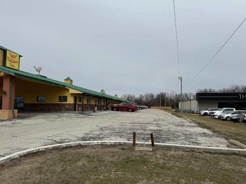 Kansas Inn - View 5