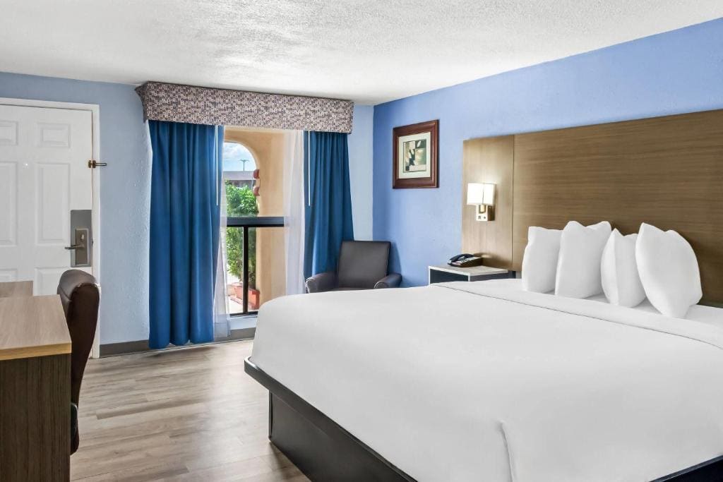 Travelodge by Wyndham Las Vegas NM - View 2