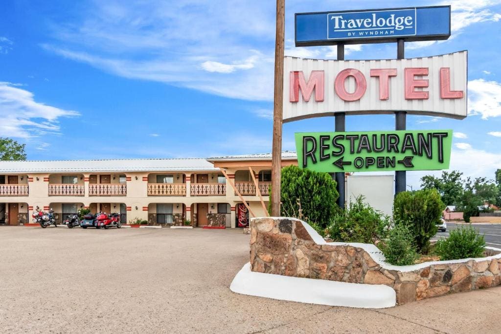 Travelodge by Wyndham Las Vegas NM - View 5