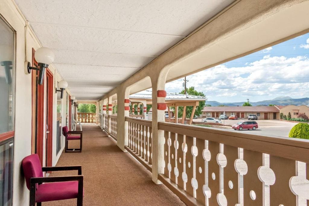 Travelodge by Wyndham Las Vegas NM - View 3
