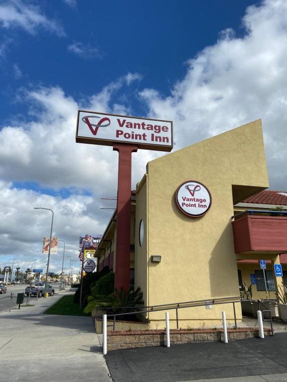 Vantage Point Inn - Woodland Hills - Main view