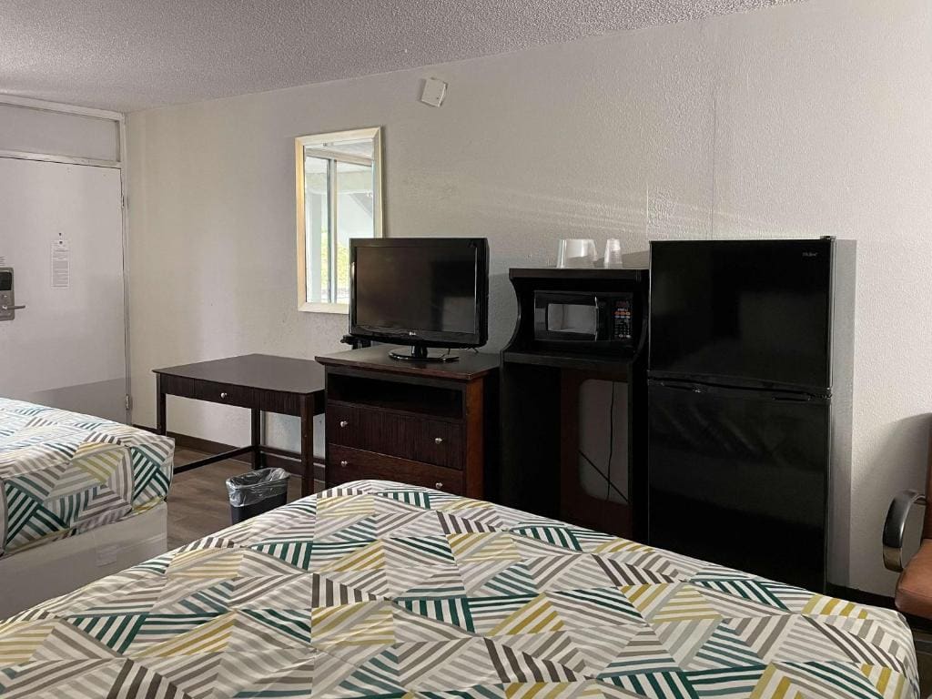 Motel 6 Wytheville VA - View 7