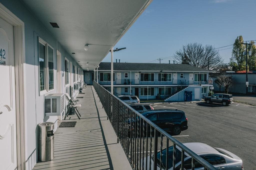 La Hacienda Motel - View 3