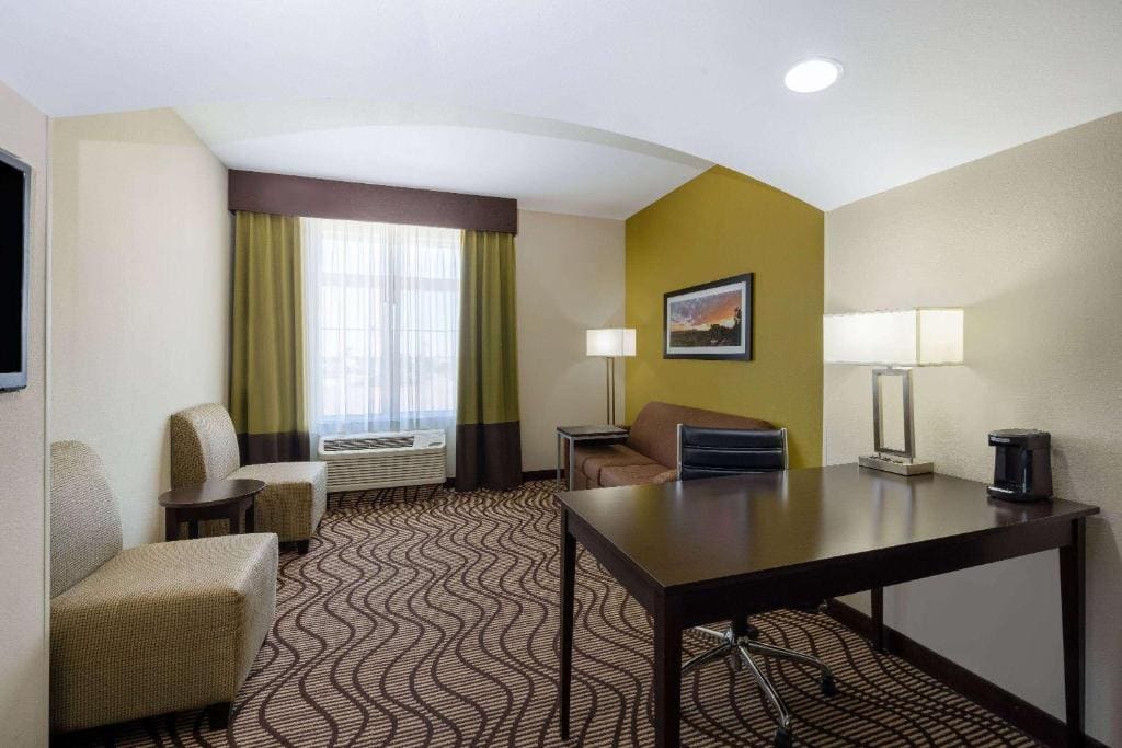 La Quinta by Wyndham Artesia - View 7