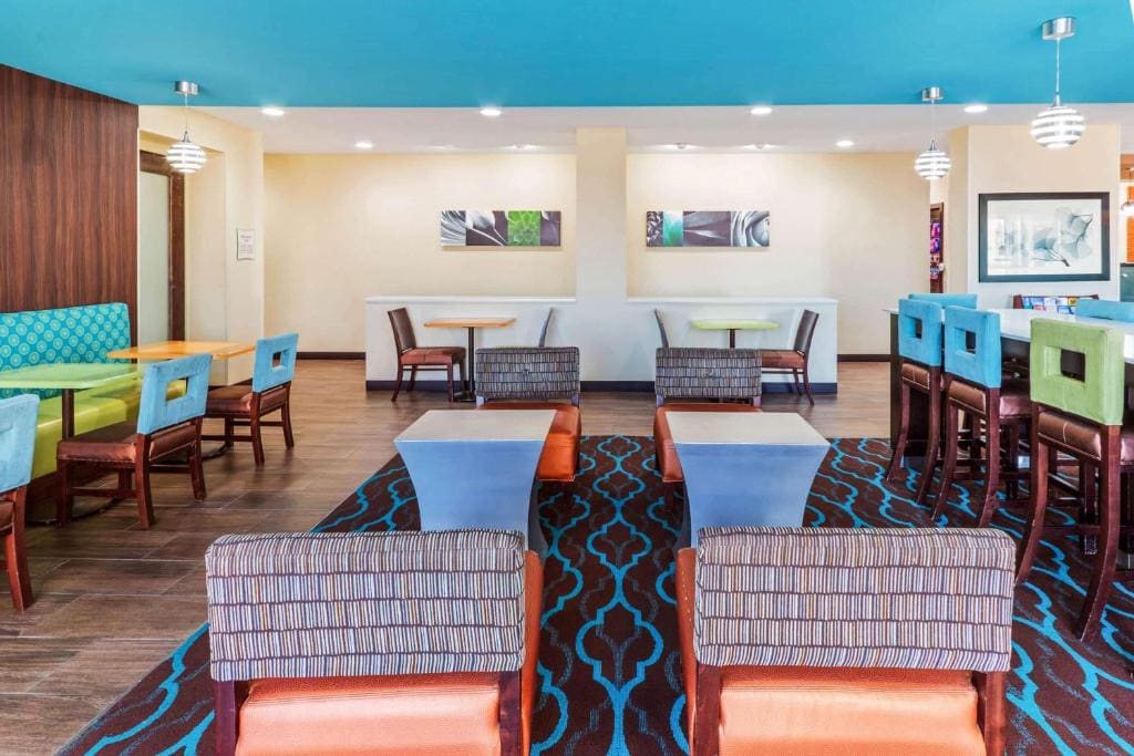 La Quinta by Wyndham Artesia - View 4