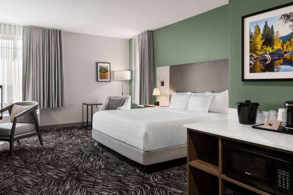 La Quinta Inn and Suites by Wyndham Lincoln - View 2