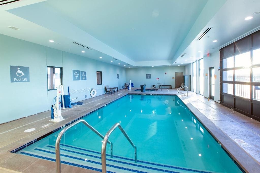 La Quinta Inn and Suites by Wyndham Lincoln - View 5