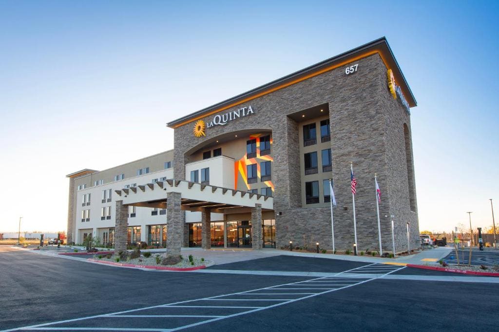 La Quinta Inn and Suites by Wyndham Lincoln - Main view