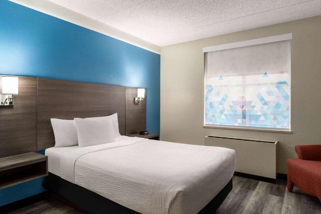 La Quinta by Wyndham Madison American Center - View 6