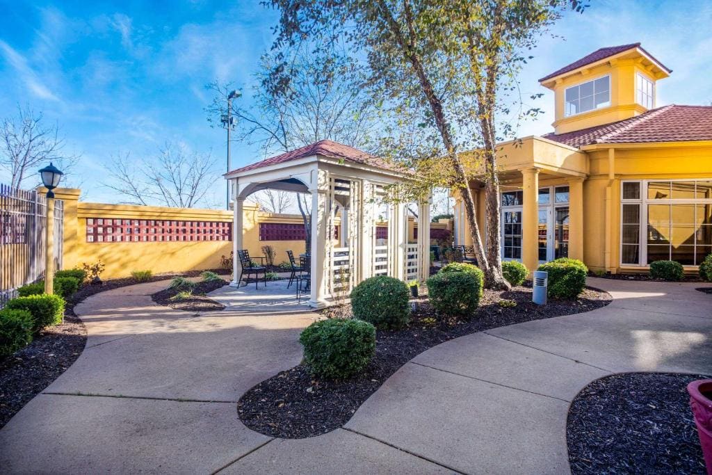 La Quinta by Wyndham St. Louis Westport - View 3