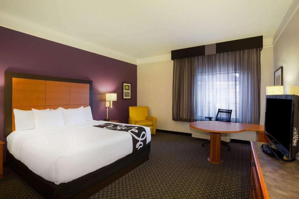 La Quinta by Wyndham St. Louis Westport - View 2
