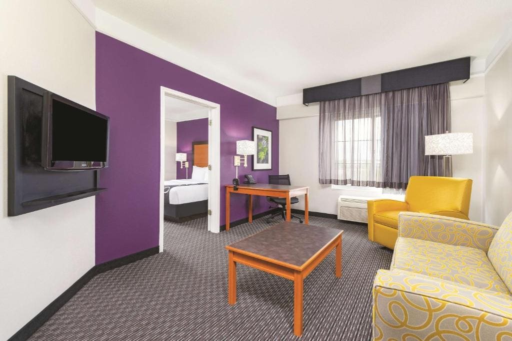 La Quinta by Wyndham St. Louis Westport - View 6