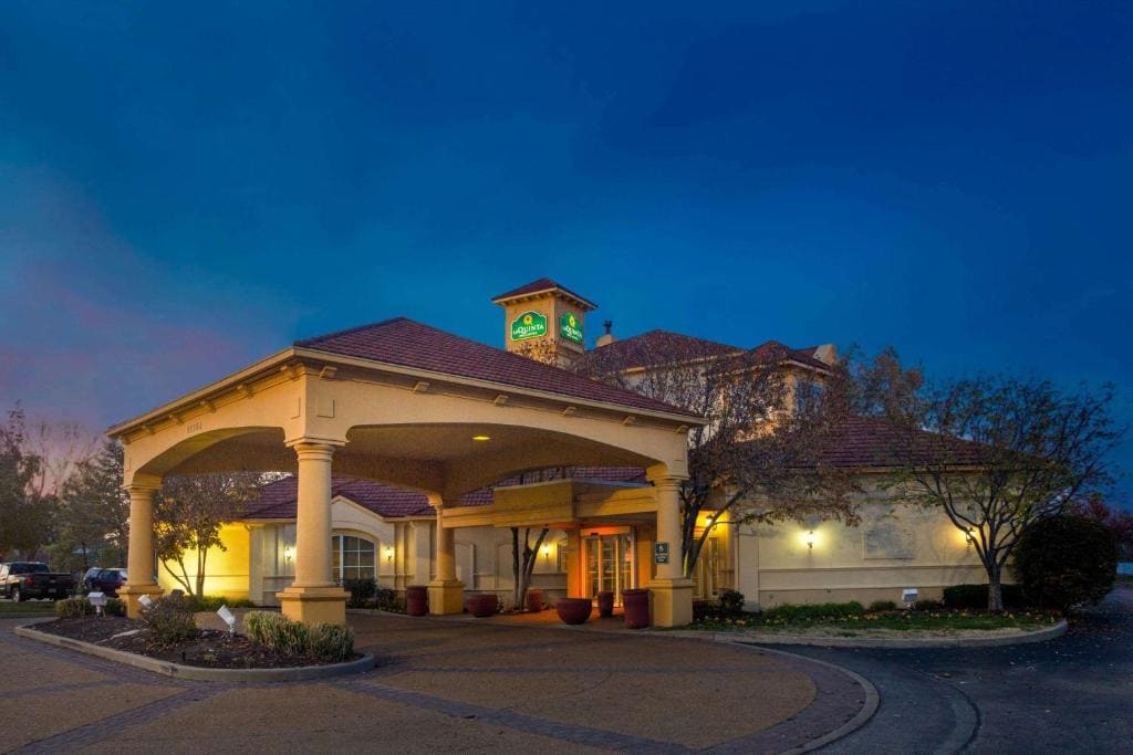 La Quinta by Wyndham St. Louis Westport - View 5