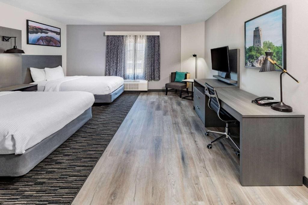 La Quinta Inn & Suites by Wyndham Ardmore - View 2