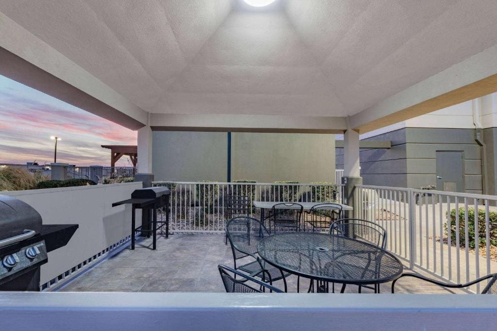La Quinta Inn & Suites by Wyndham Ardmore - View 5