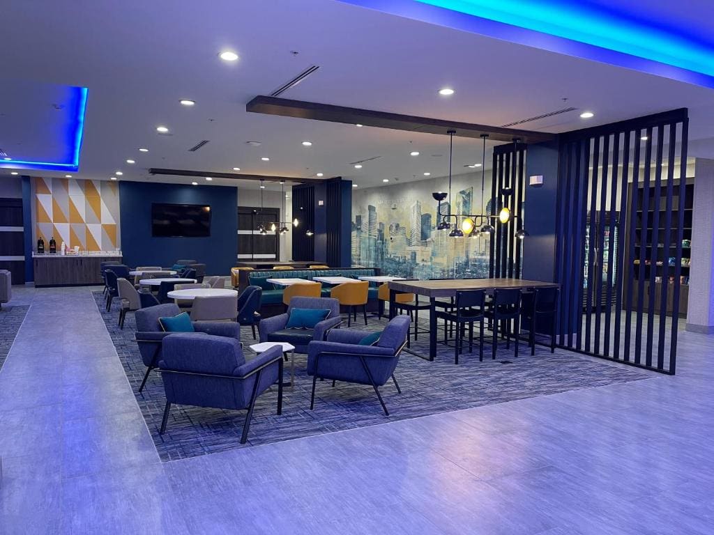 La Quinta Inn & Suites by Wyndham Dallas/Fairpark - View 5