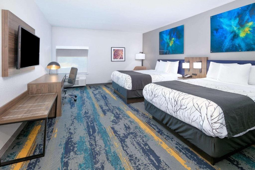 La Quinta Inn & Suites by Wyndham Dallas/Fairpark - View 2