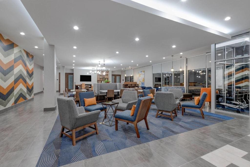 La Quinta Inn & Suites by Wyndham Eagle Pass - View 4