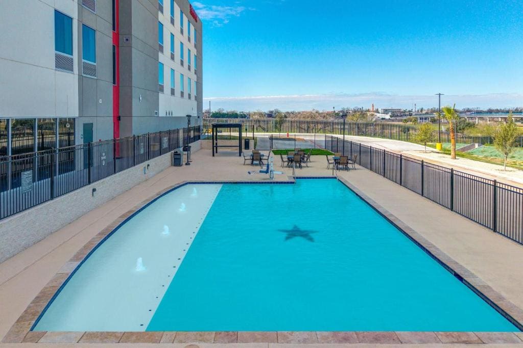 La Quinta Inn & Suites by Wyndham Eagle Pass - View 6