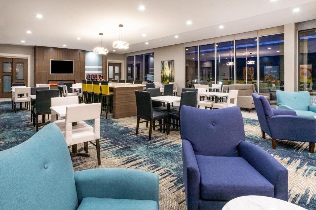 La Quinta Inn & Suites by Wyndham Valdosta - View 3