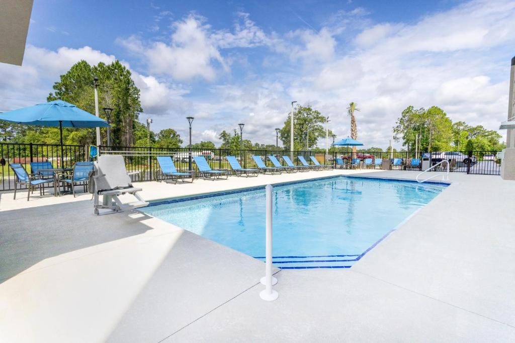 La Quinta Inn & Suites by Wyndham Valdosta - View 5