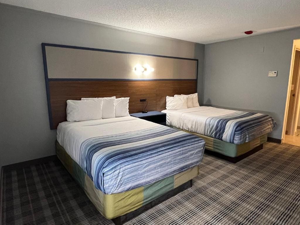 AmericInn by Wyndham Glendale Milwaukee - View 6