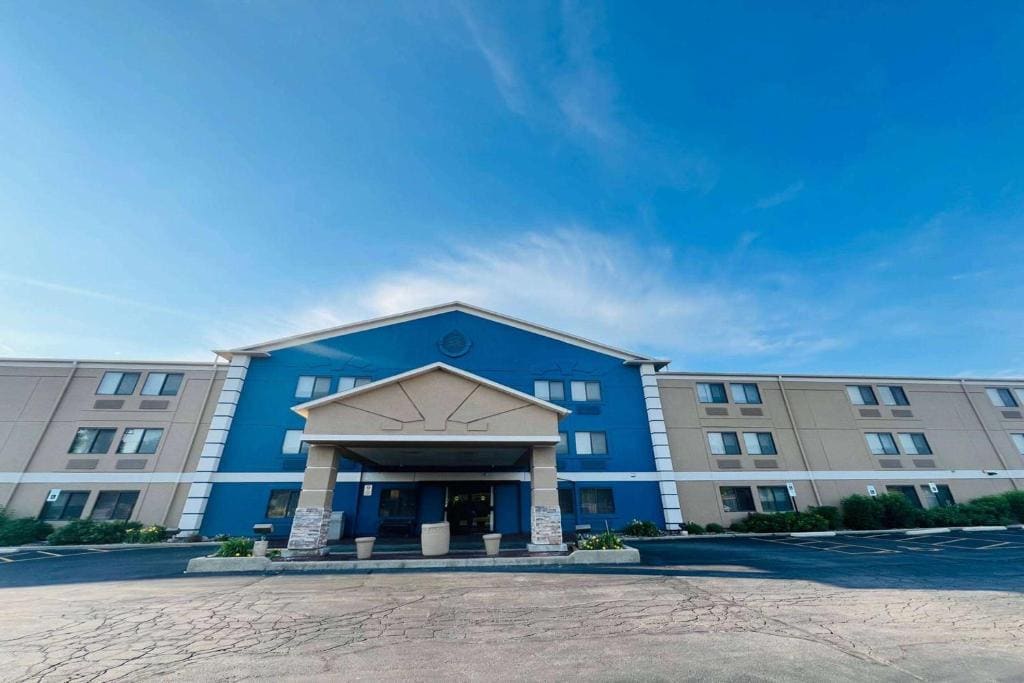 AmericInn by Wyndham Glendale Milwaukee - Main view