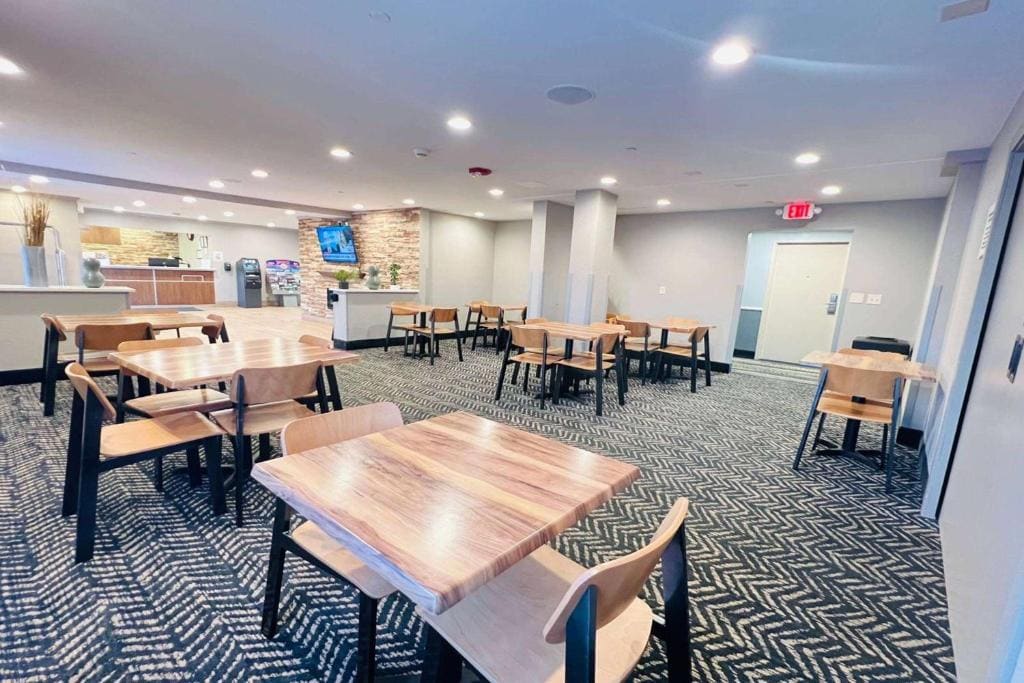 AmericInn by Wyndham Glendale Milwaukee - View 3