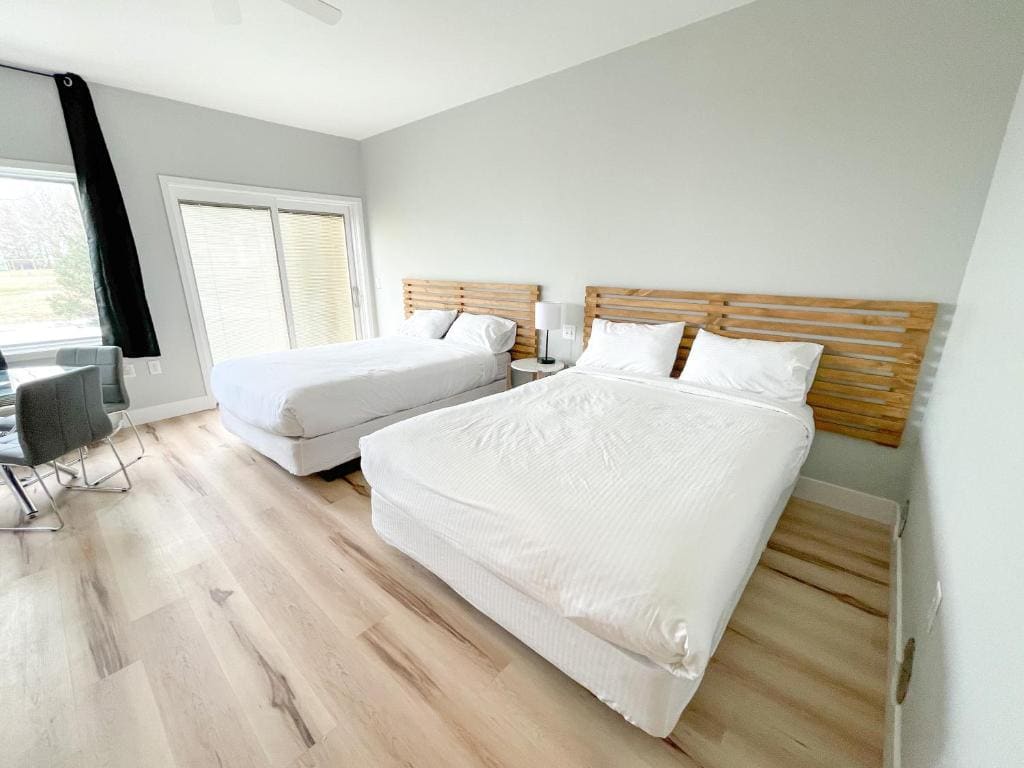 Lake Bluff Inn and Suites - View 2