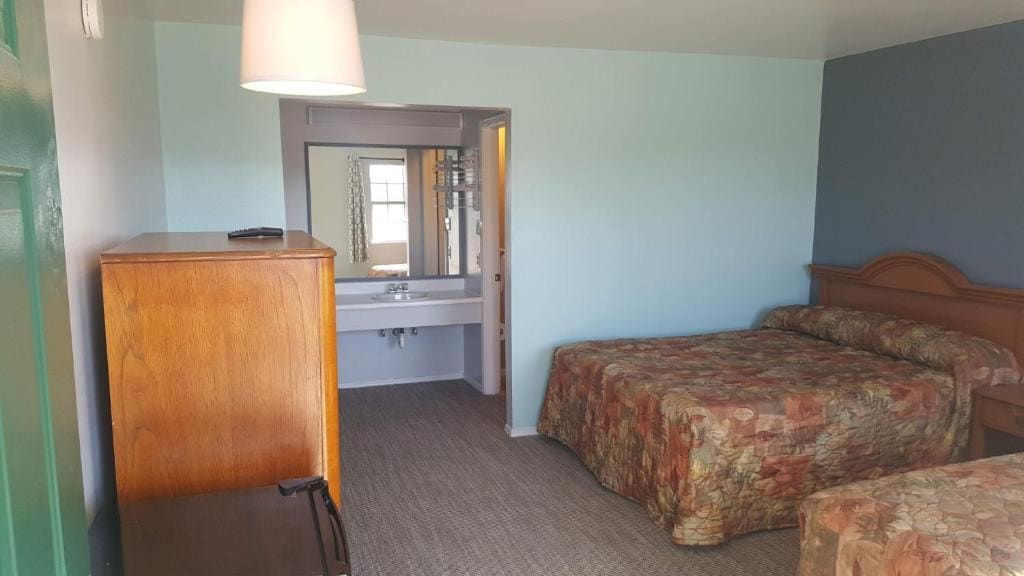 Lake Eufaula Inn & Suites - View 2