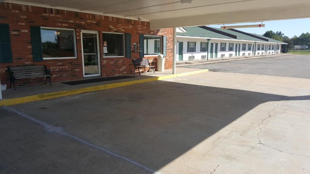 Lake Eufaula Inn & Suites - View 5