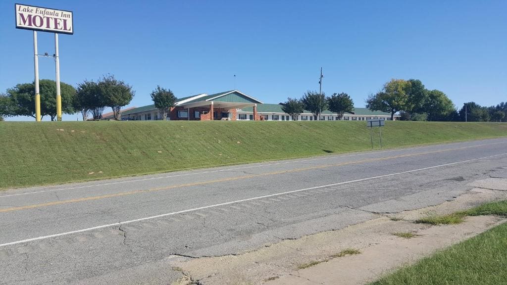 Lake Eufaula Inn & Suites - Main view
