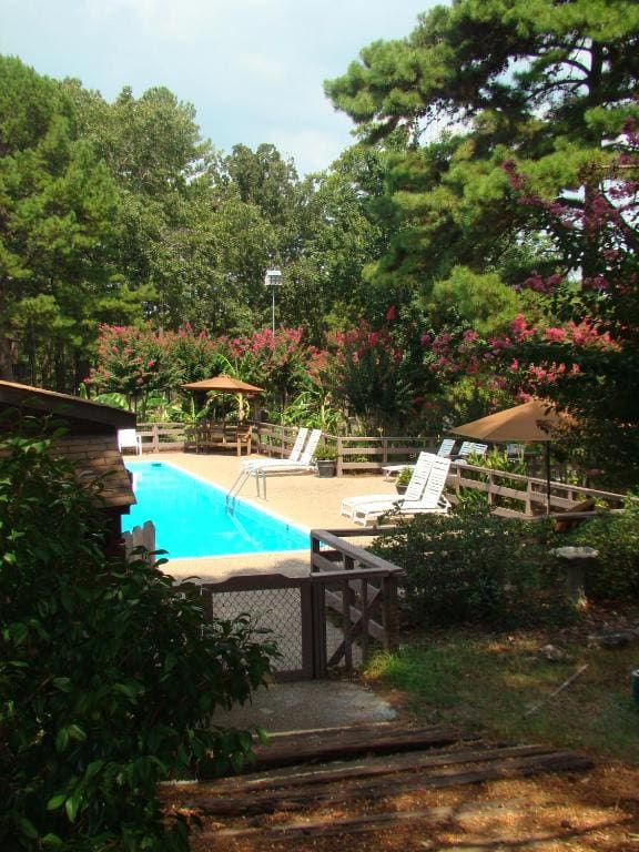 Mountain Harbor King Guest Room on Lake Ouachita - Main view