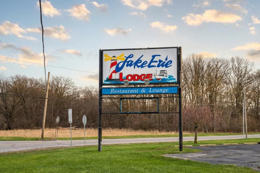 Lake Erie Lodge Oregon - Toledo - Curtice OH - View 5