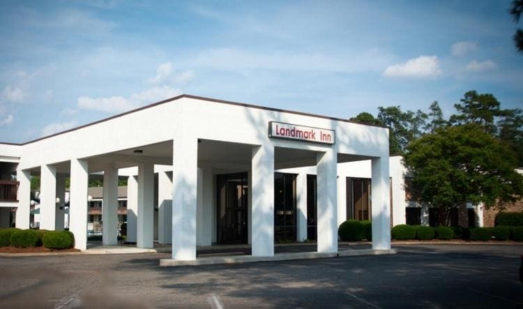 Landmark Inn - Main view